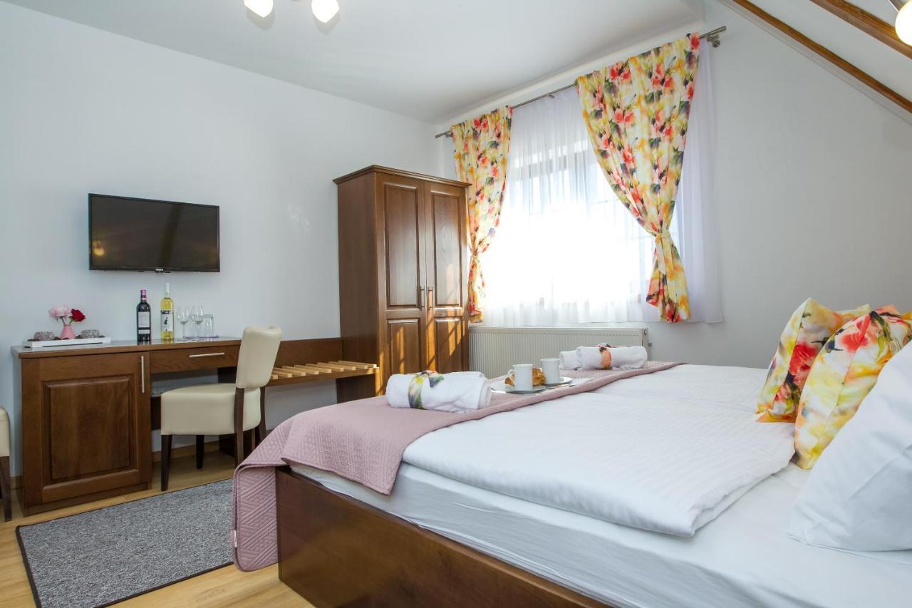 B&B Lady Of The Lake Jezerce Exteriör bild